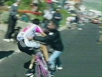 1999: Guerini wint op Alpe D'huez ondanks val